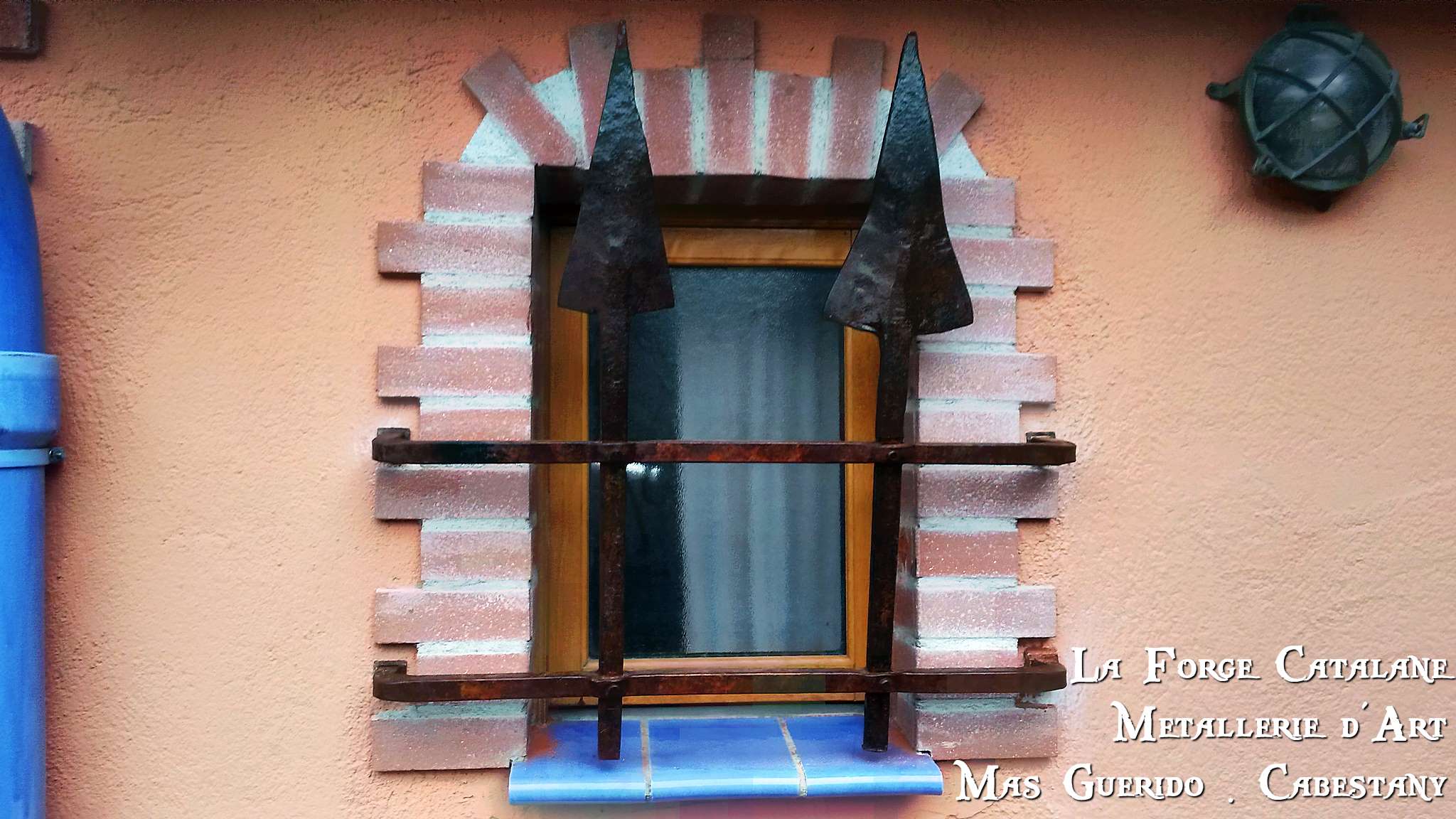 grille trous renfles avec 2 socs charrue 2 forge catalane.jpg